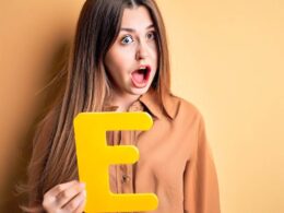 Co oznacza na lodówce litera e?