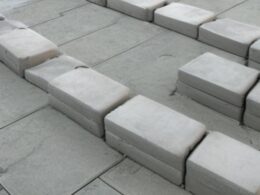 Czym kleimy bloczki betonowe?